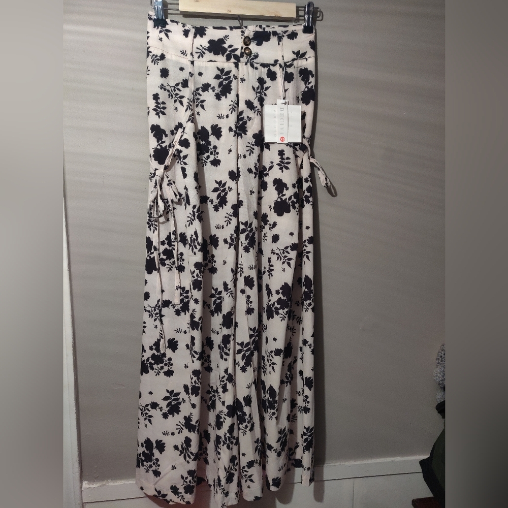 NWT FLORAL PANTS